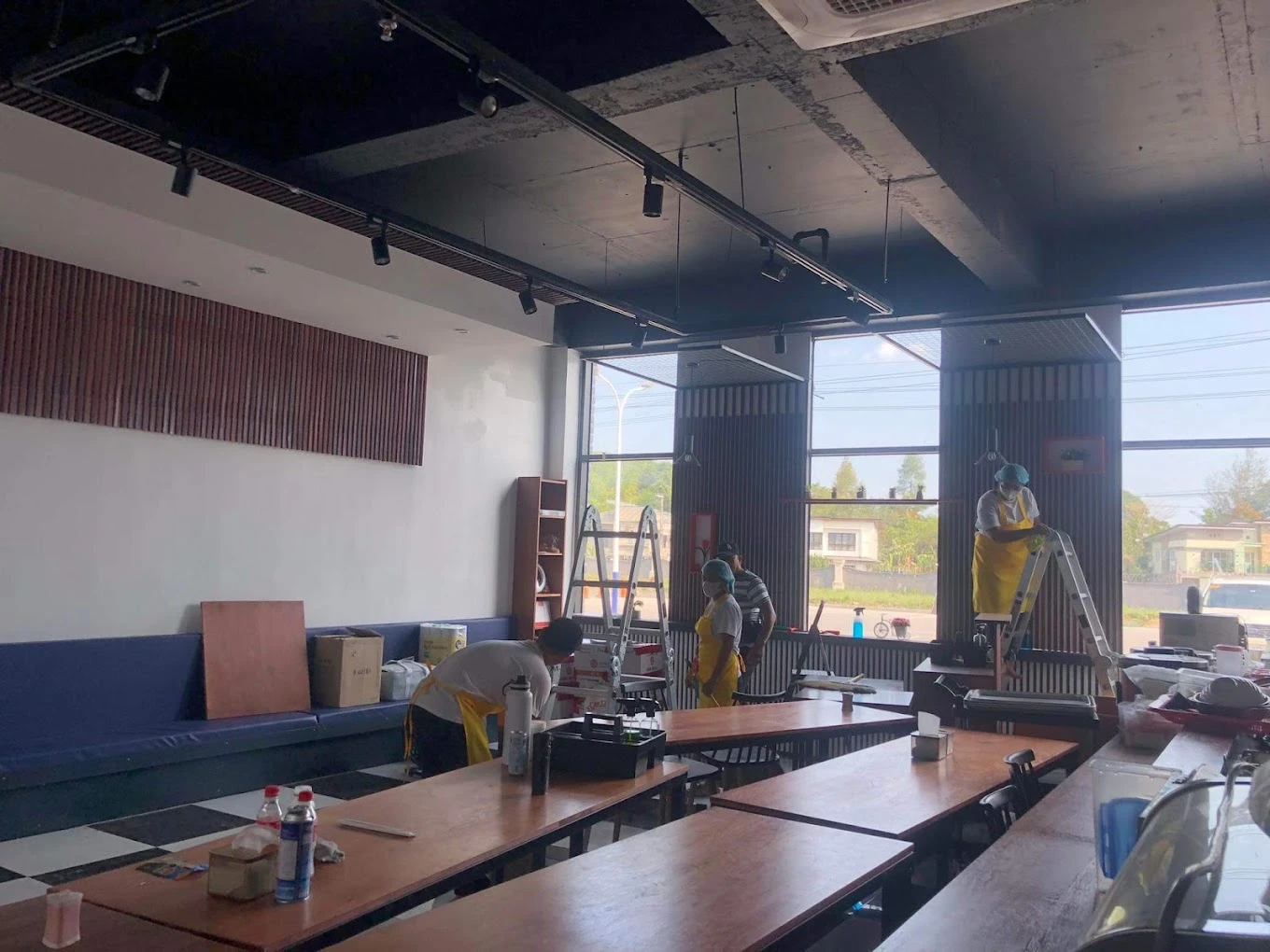 Leamon Fresh Cleaning A restaurant interior featuring neatly arranged tables and chairs in the center of the room.